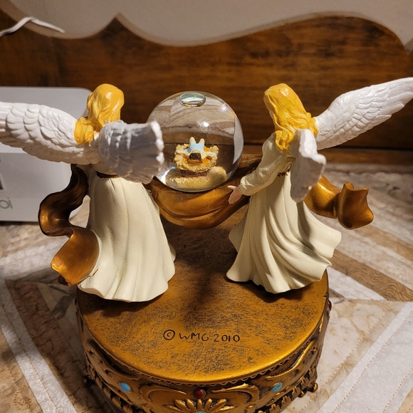 Christmas Globe - Picture 4 of 7